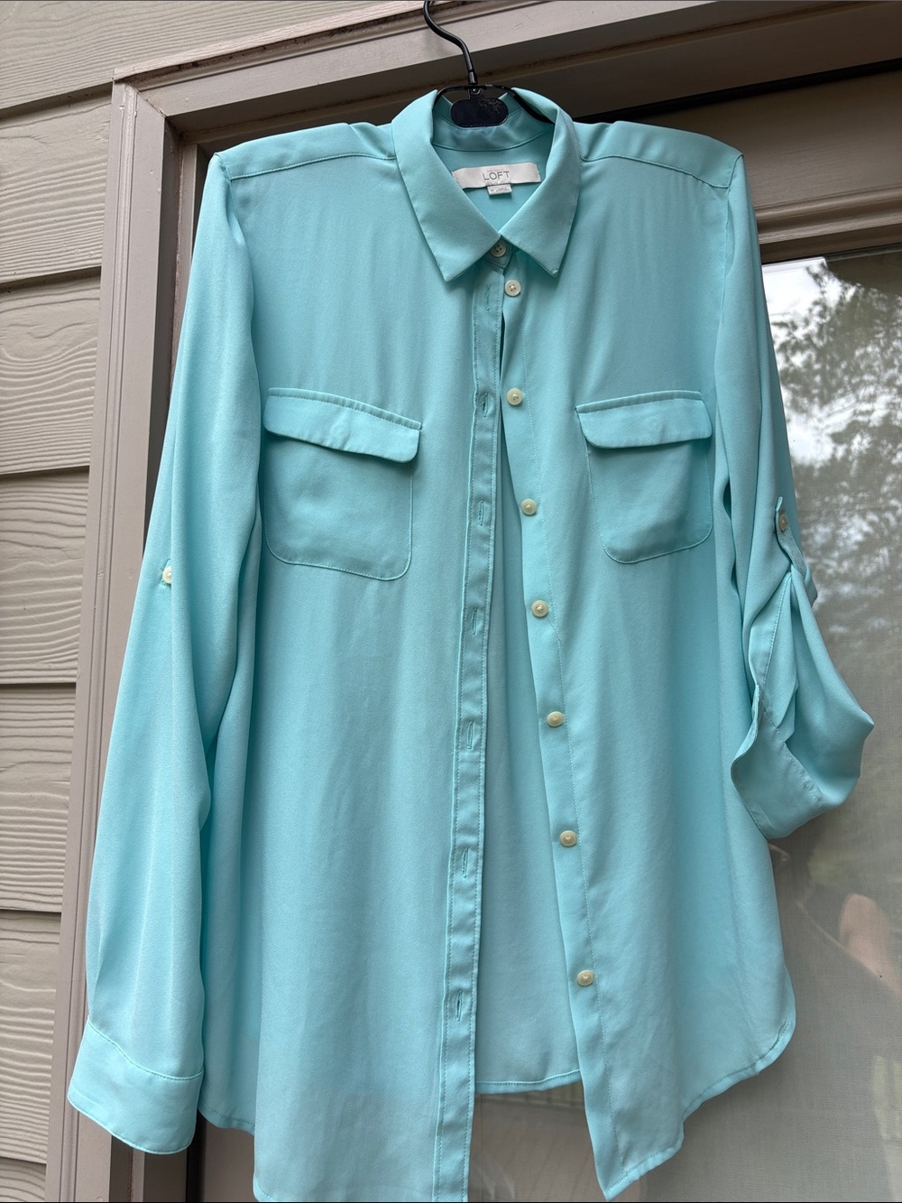LOFT women’s Aqua Button blouse